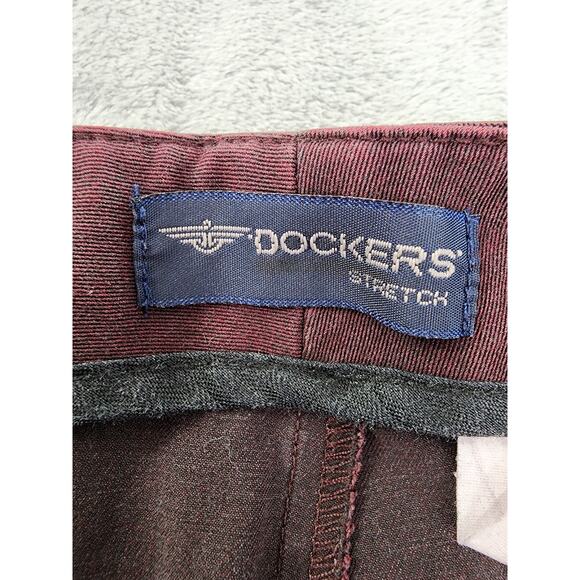 Dockers Flat Front Mid Rise Trouser Pants Size 30 Burgundy Purple Stretch Office - Picture 3 of 10
